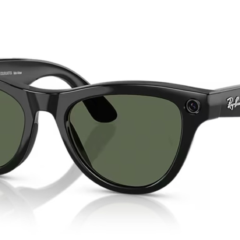 Ray-Ban Meta AI Smart Glasses: Skyler in Shiny Black with Green G15 Lenses